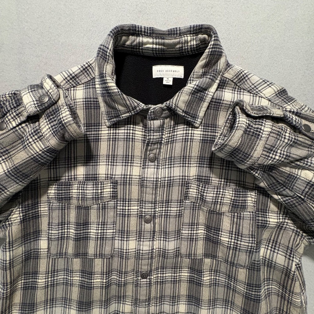 Free Assembly Mens Shacket Shirt Size XL Plaid Snap Button Fleece Lined Pocket‎